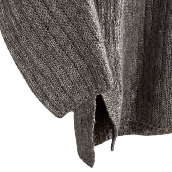 Elizabeth and James Women's Gray Ribbed Turtleneck Sweater Size M - Picture 6 of 7